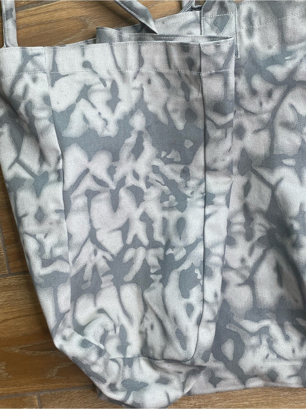 Alo Gray & White Tie Dye Tote Bag - Picture 5 of 10